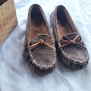 New size 7.5 Lamo Moccasins!